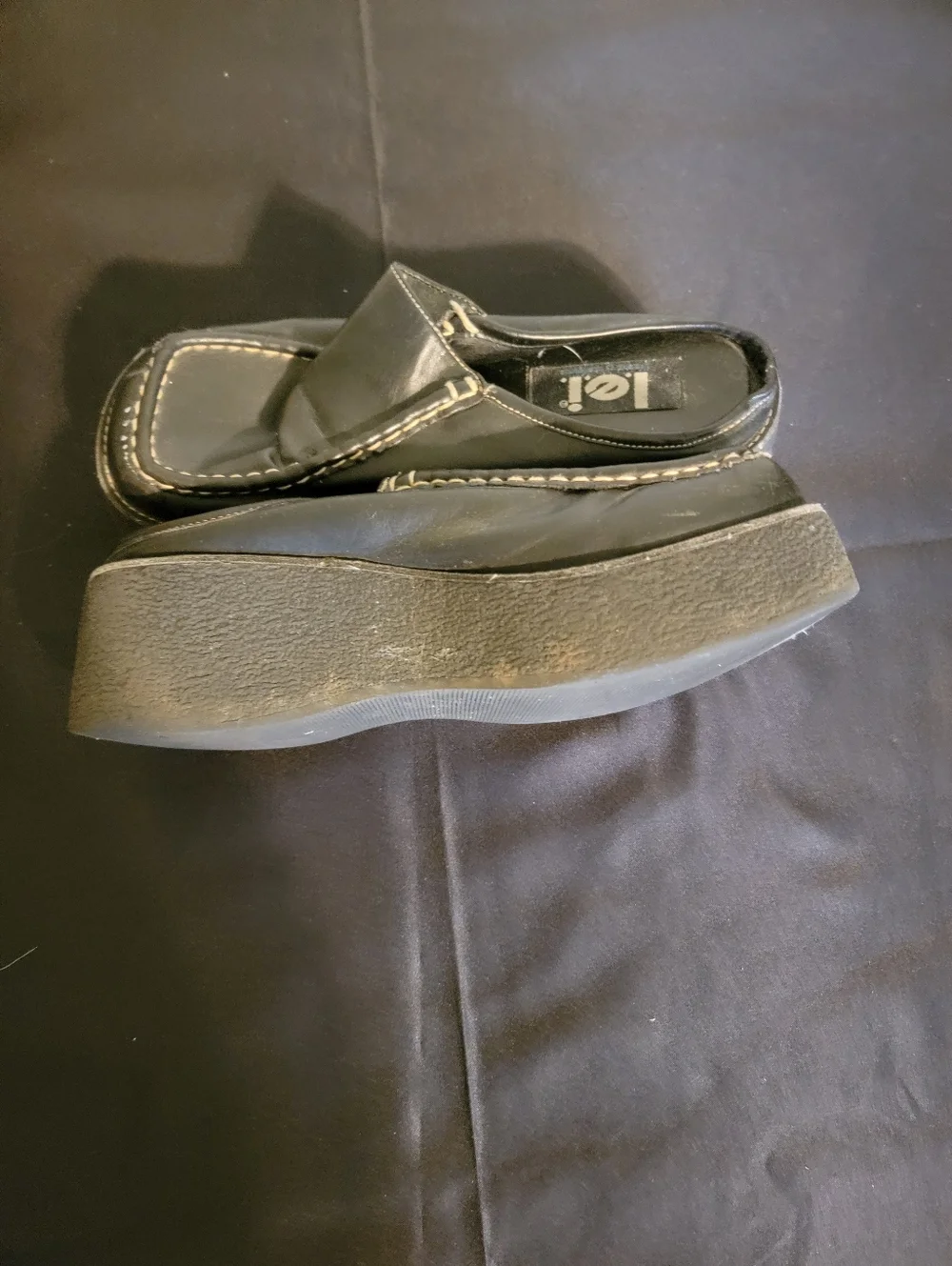lei Black Leather Platform Mules with Contrast Stitching - Picture 4 of 7